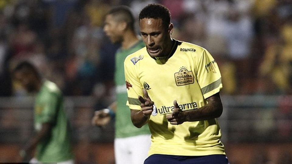 Neymar mengelabui lawannya di laga amal untuk tragedi pesawat Chapecoense - INDOSPORT